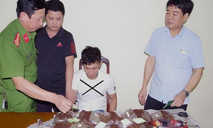 Hà Nam: Bắt giữ đối đối tượng vận chuyển số lượng lớn ma túy tổng hợp