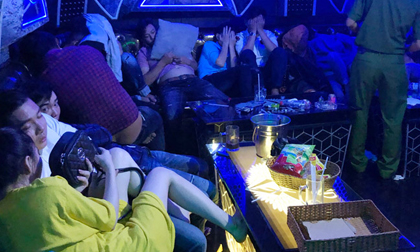 Lại phát hiện gần 100 người trong quán karaoke dương tính với ma túy