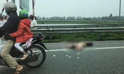 Xe tải tông trúng xe máy chở cả gia đình, bố tử vong tại chỗ, mẹ và con nhỏ nguy kịch