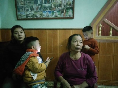 Gia đình tài xế Hoàng mong mỏi từng ngày anh được cho tại ngoại.