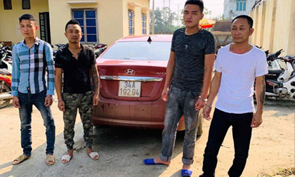 3 đối tượng bịt mặt đi ôtô không BKS ép ngã xe, đánh chủ tịch xã bị thương