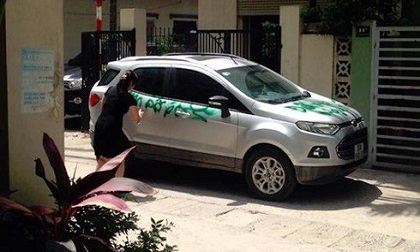 Vì chiếc xe đỗ chắn trước cửa nhà, 2 nhóm người hỗn chiến kinh hoàng