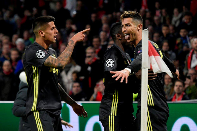 Ronaldo ghi ban, Juventus hoa Ajax tren san khach hinh anh 1 
