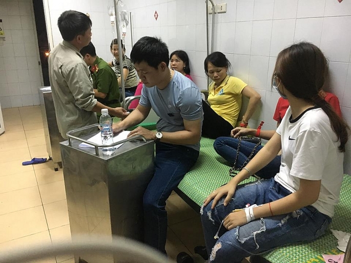 hai duong hon 80 cong nhan nhap vien cap cuu nghi ngo doc thuc pham