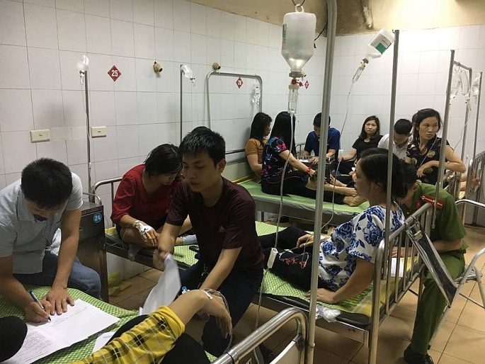 hai duong hon 80 cong nhan nhap vien cap cuu nghi ngo doc thuc pham