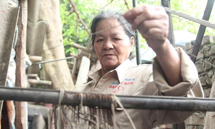 Người phụ nữ 50 năm “chọc giận Hà Bá” vớt xác ở sông Hồng: “Có ngày tôi vớt 32 người”