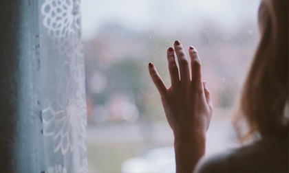 Thanh xuân như bóng câu qua cửa sổ, hãy bớt ngoan và bớt hy sinh đi hỡi đàn bà!