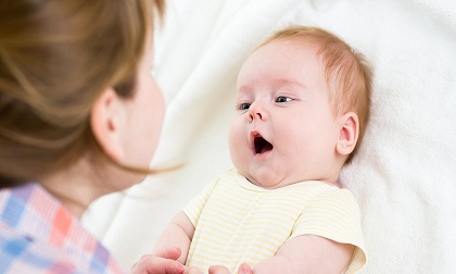 Cách nói chuyện với trẻ sơ sinh để kích thích não bộ phát triển