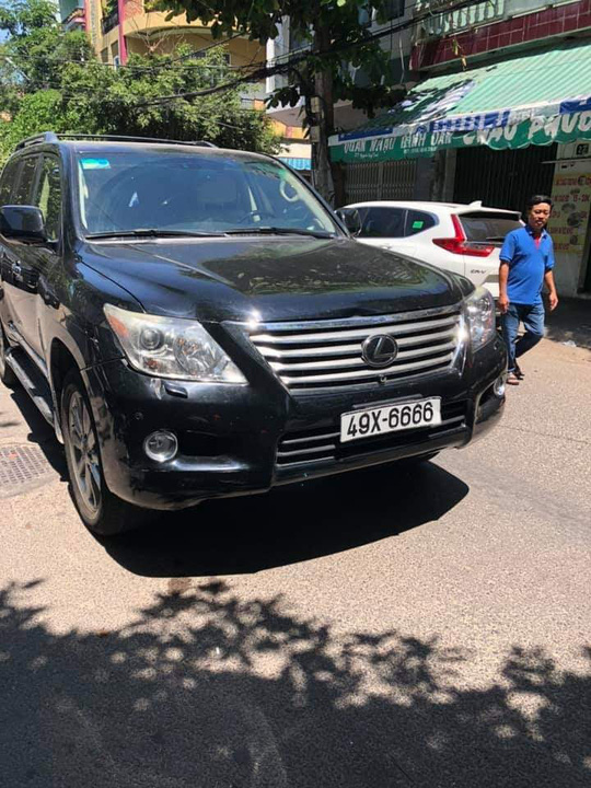 Xe Lexus tông vào đám tang: Gia đình người gây tai nạn nói gì? - 1