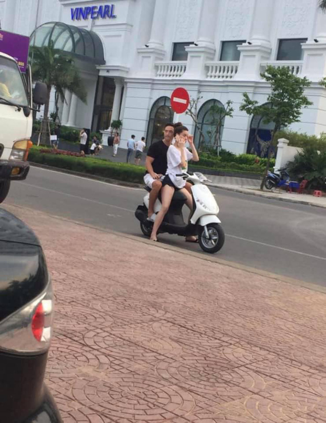 Hồ Ngọc Hà chở Kim Lý bằng xe máy mà không đội mũ bảo hiểm gây tranh cãi - Ảnh 2.