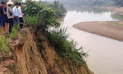 Chăn trâu không thấy về, đi tìm bàng hoàng phát hiện 3 em nhỏ tử vong dưới đập nước