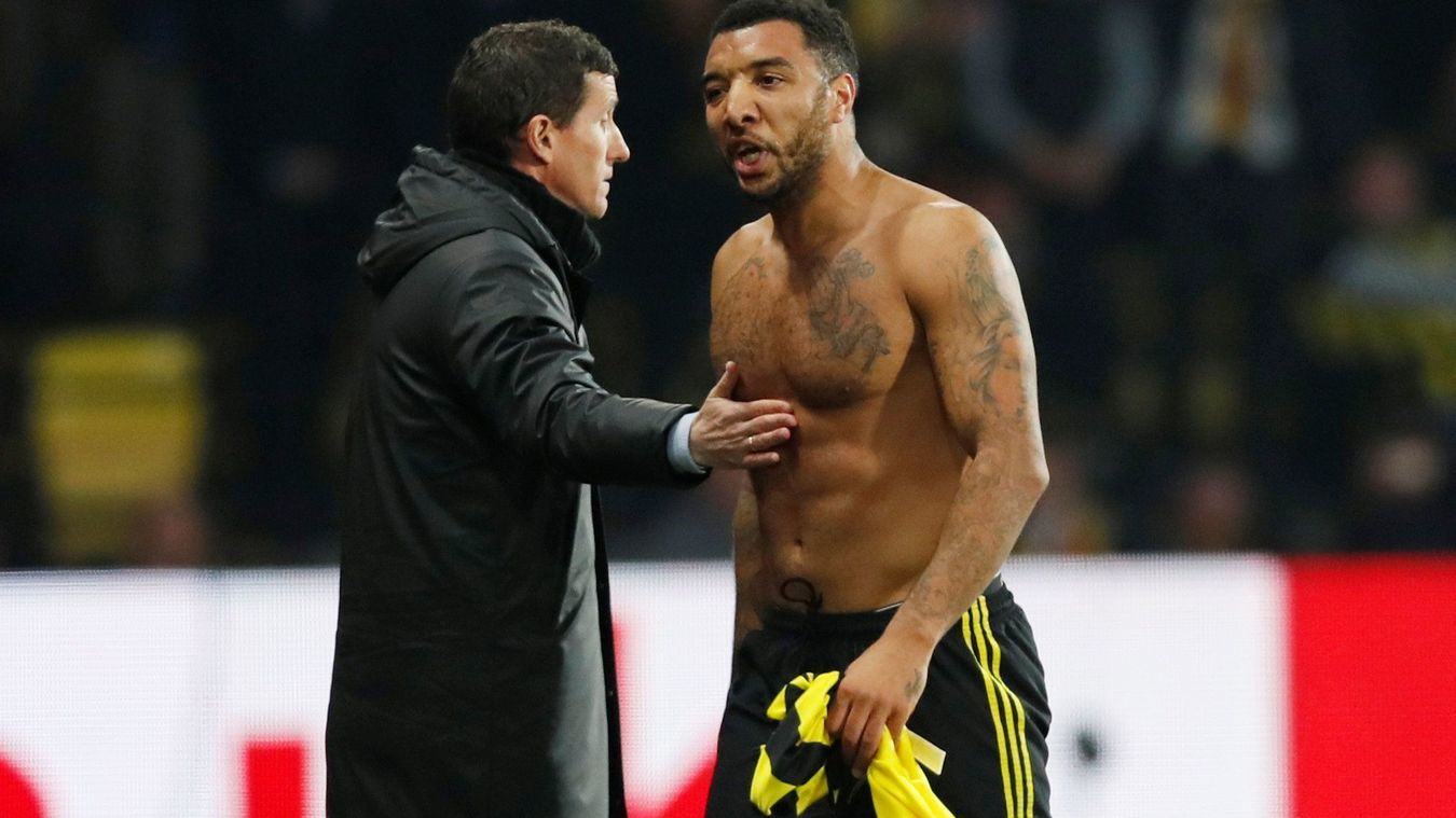 Thủ môn cũ MU 'tặng quà', Arsenal thắng nghẹt thở