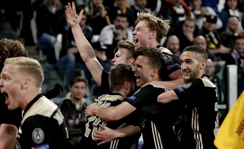 Ronaldo ghi bàn, Juventus vẫn bị Ajax loại cay đắng