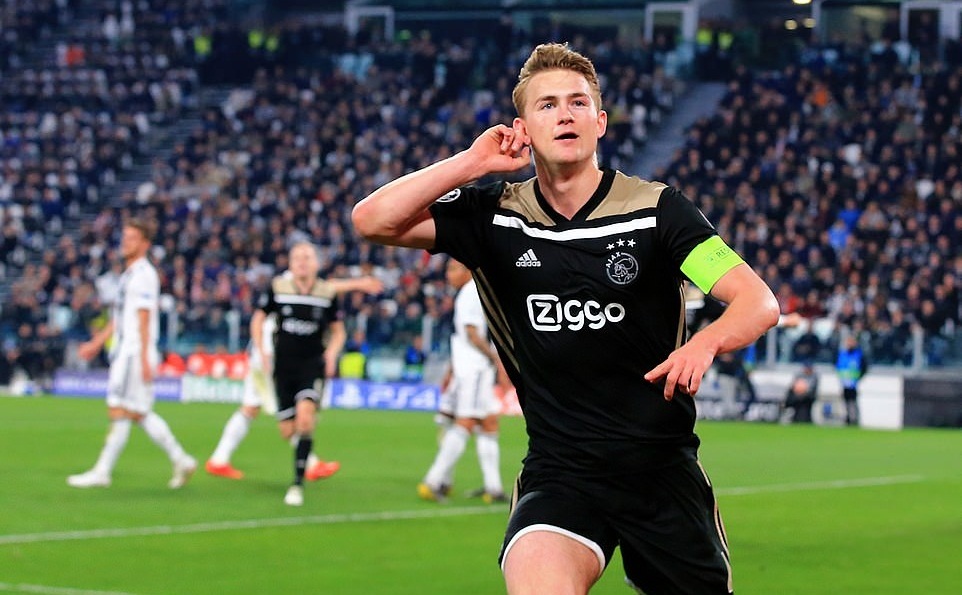 Ronaldo ghi bàn, Juventus vẫn bị Ajax loại cay đắng