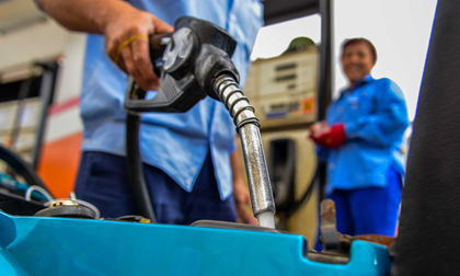 Giá xăng tiếp tục tăng mạnh từ 15h hôm nay