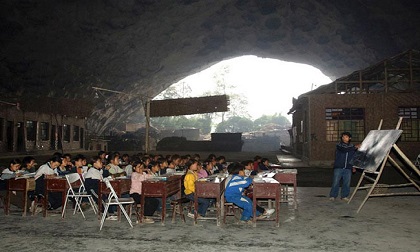 Không thể tin trên đời thực sự tồn tại những trường học khó hiểu thế này