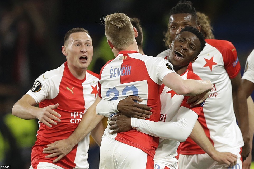 Rượt đuổi 'điên rồ', Chelsea đoạt vé bán kết Europa League