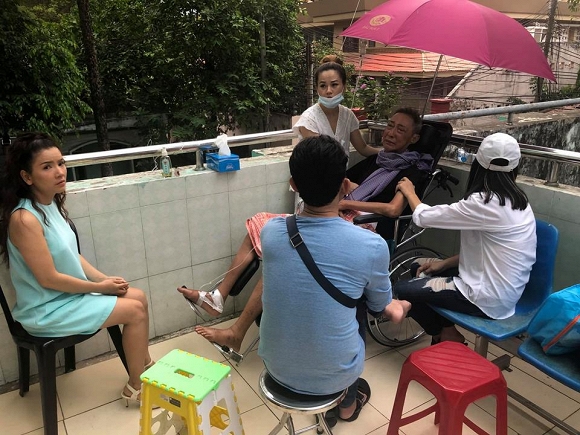 Bật khóc khi gặp Cát Phượng, nghệ sĩ Lê Bình khiến ai cũng xót xa: Lần này anh đau quá em ơi-1
