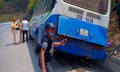 Xe chở cựu chiến binh mất phanh trên đèo Pha Đin, 4 người bị thương