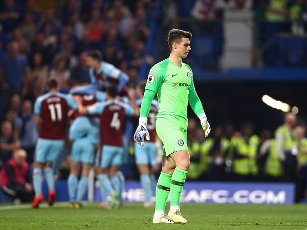 Chelsea 2-2 Burnley: Đến lượt Chelsea sảy chân, cuộc đua Top 4 thêm gay cấn