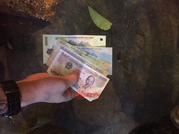 Sá» tiá»n mÃ  cÃ´ gÃ¡i nháº¥t quyáº¿t thá»i láº¡i cho khÃ¡ch hÃ ng.