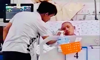 Bé trai bị hôn mê vì căn bệnh nguy hiểm mà cứ ngỡ sốt đau đầu thông thường