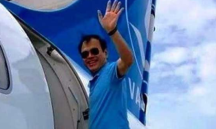 Ông Nguyễn Hữu Linh nhận quyết định khởi tố tại công an quận 4