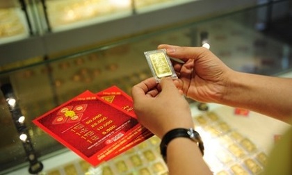 Giá vàng hôm nay 26/4: Khắp nơi chao đảo, vàng vẫn trụ vững