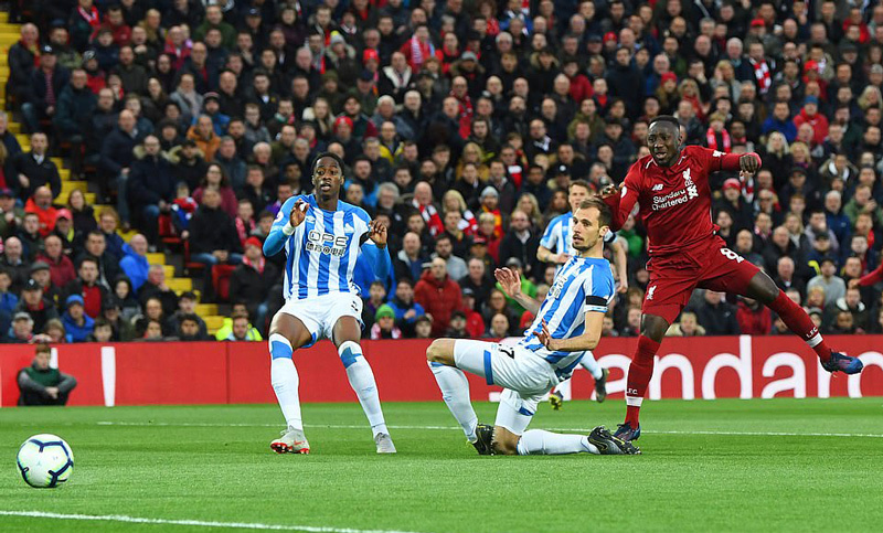 Thắng '5 sao', Liverpool vượt Man City leo lên đỉnh bảng