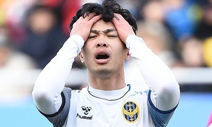Công Phượng mất chỗ Incheon United: Thầy chê, đồng đội quay lưng...