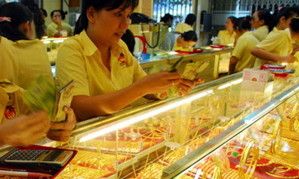 Giá vàng hôm nay 30/4: USD biến động kỷ lục, vàng tụt giảm