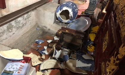 Nam thanh niên ngáo đá vào chùa đập phá tài sản