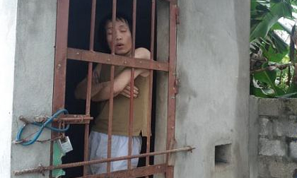 Đến thăm bạn sau 10 năm không gặp, bất ngờ phát hiện bạn bị nhốt trong chuồng 2 mét vuông