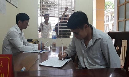 Nhóm 'cẩu tặc' chống trả dữ dội khi bị vây bắt