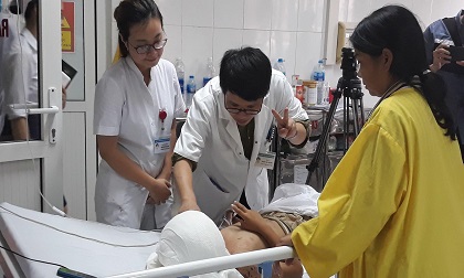 Sức khỏe bé trai 12 tuổi bị chó cắn lột da đầu, mất hai tai giờ ra sao?