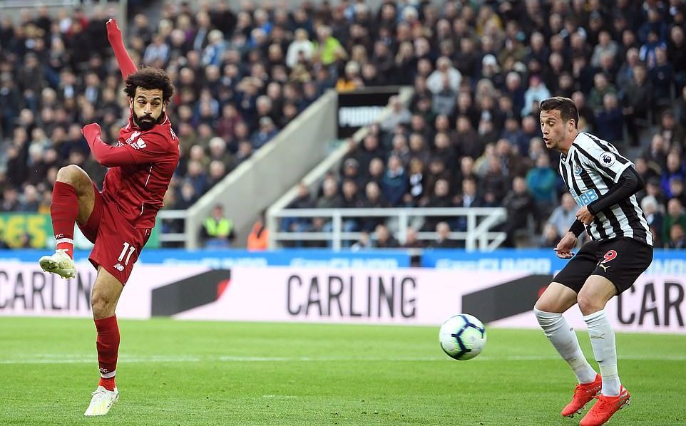 Liverpool chiếm ngôi đầu sau màn rượt đuổi siêu kịch tính