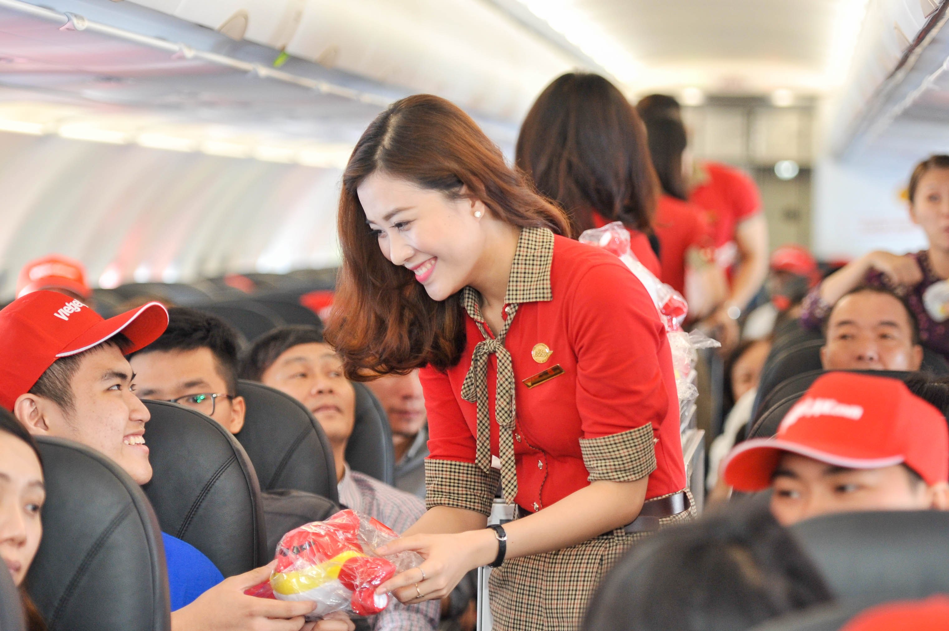 gau bong va xoong noi giup ty phu nguyen thi phuong thao, ong nguyen duc tai kiem nghin ty hinh anh 1