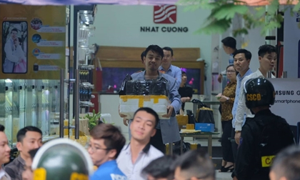 Nhật Cường mobile: 12 tiếng khám xét, thu giữ nhiều tài liệu