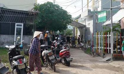 NÓNG: 2 vợ chồng chết trong ngôi nhà khóa kín, người đầy vết thương