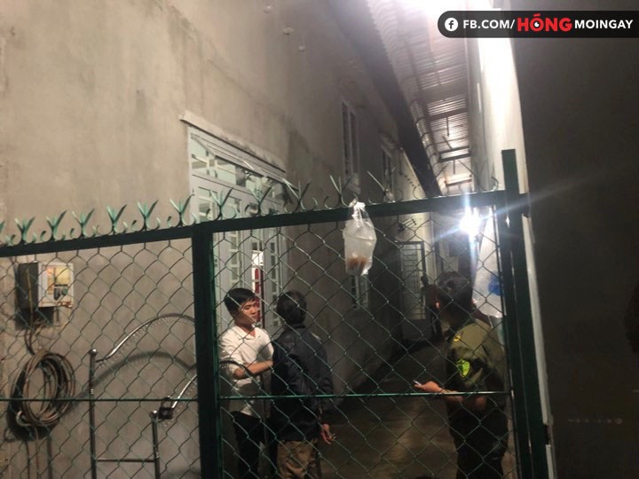 Hoảng hồn phát hiện thi thể nam thanh niên treo cổ trong phòng trọ, bên cạnh dòng chữ: Trả cho em, anh đi nha em Hoảng hồn phát hiện thi thể nam thanh niên treo cổ trong phòng trọ, bên cạnh dòng chữ: Trả cho em, anh đi nha em