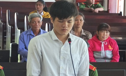 Dùng dao Thái Lan đâm chết thanh niên cầm dao tự chế chém mình
