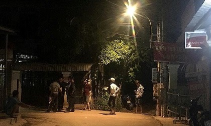 Phát hiện người đàn ông chết trong tư thế treo cổ trong đêm