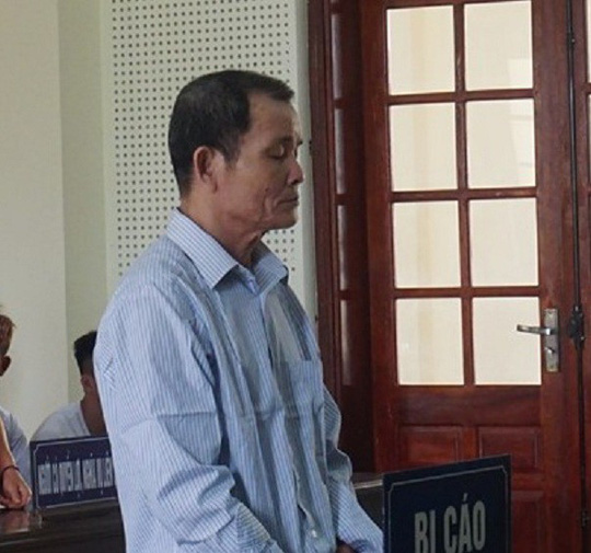 Sau 2 cữ rượu, người đàn ông 60 tuổi về nhà đánh vợ, đâm chết con trai - 1