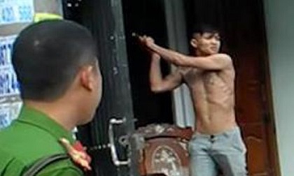 Kẻ ngáo đá chém vào đầu trung úy công an