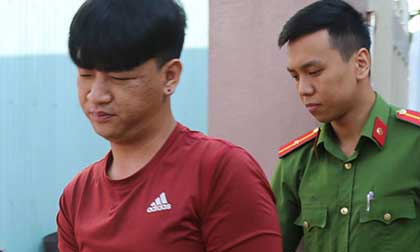 Níu kéo tình cảm bất thành, thanh niên lao vào phòng ngủ đâm bạn gái tới tấp