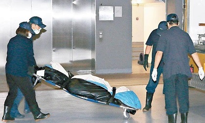 Khối bê tông chứa xác người trong phòng khách ở Hong Kong