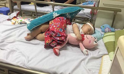 Chủ quan với mụn ở đầu con, mẹ Hà Nội hối hận không kịp lúc bác sĩ nói bệnh tình