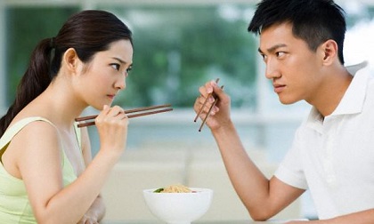 Chồng dọa 'trả về nơi sản xuất', mẹ chồng lên tiếng khiến tôi 'ngớ người'