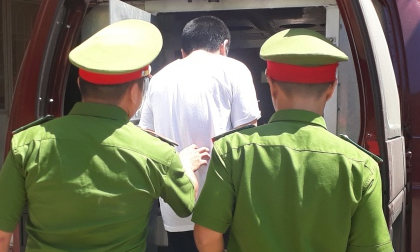Xâm hại bé gái hàng xóm rồi cho 4 ngàn đồng mua kẹo
