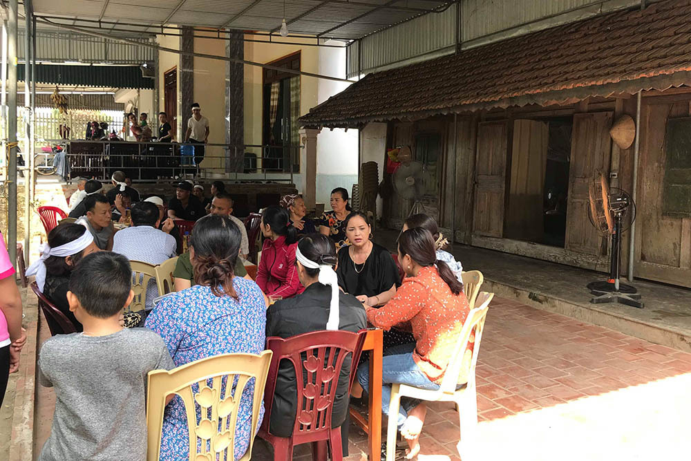 Nghẹn ngào tang lễ nạn nhân bị giấu xác trong thùng bê tông